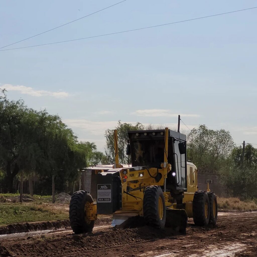 Trabajo de nivelado y perfilado en el barrio porvenir