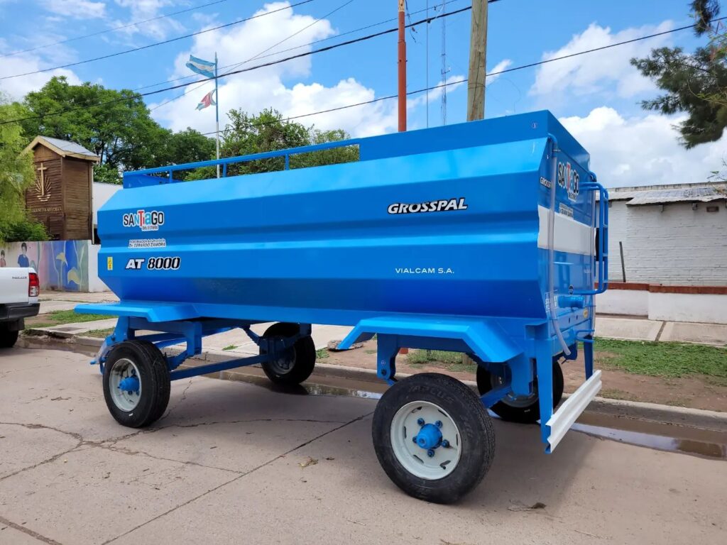 Zamora entregó al municipio un tanque de agua