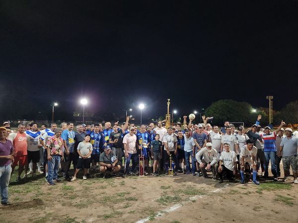 El Intendente Cisneros estuvo presente en el campeonato de los veteranos +45