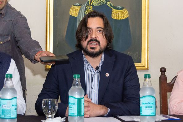 El Intendente Cisneros anunció el pago del Bono a empleados municipales