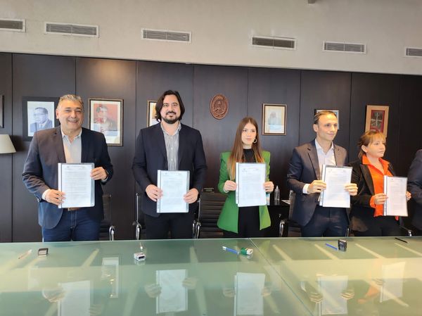 Firma de convenio para la creación de oficina municipal de información al consumidor