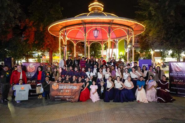 Delegación de Monte Quemado presente en el ciclo «Folclore en la Retreta» en la ciudad capital