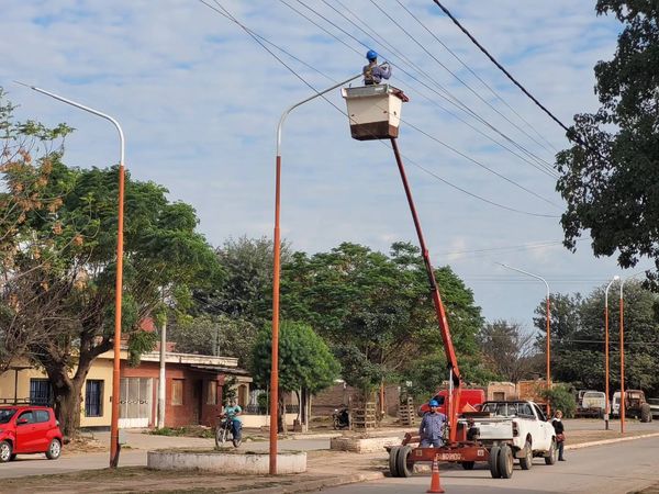 Cisneros visitó obras de alumbrado público