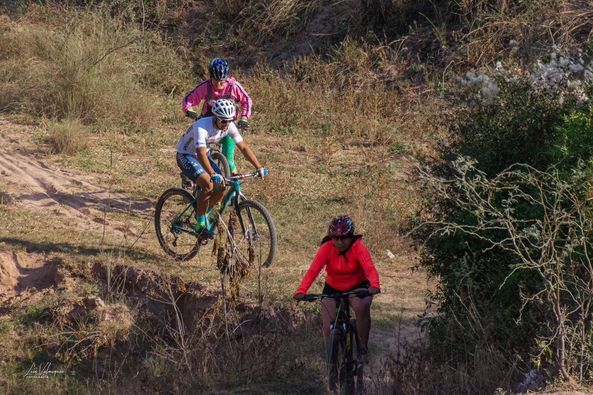 Ciclistas reconocen Las Lomas