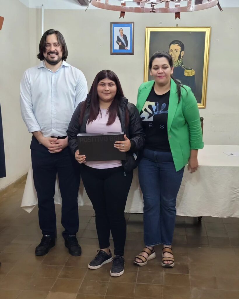 Entrega de Tablets a mujeres territoriales
