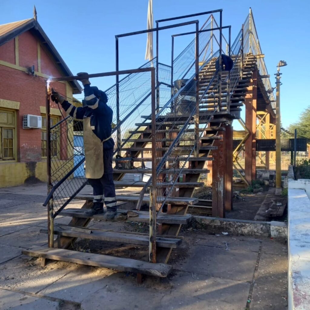 Trabajos de reparación en la pasarela