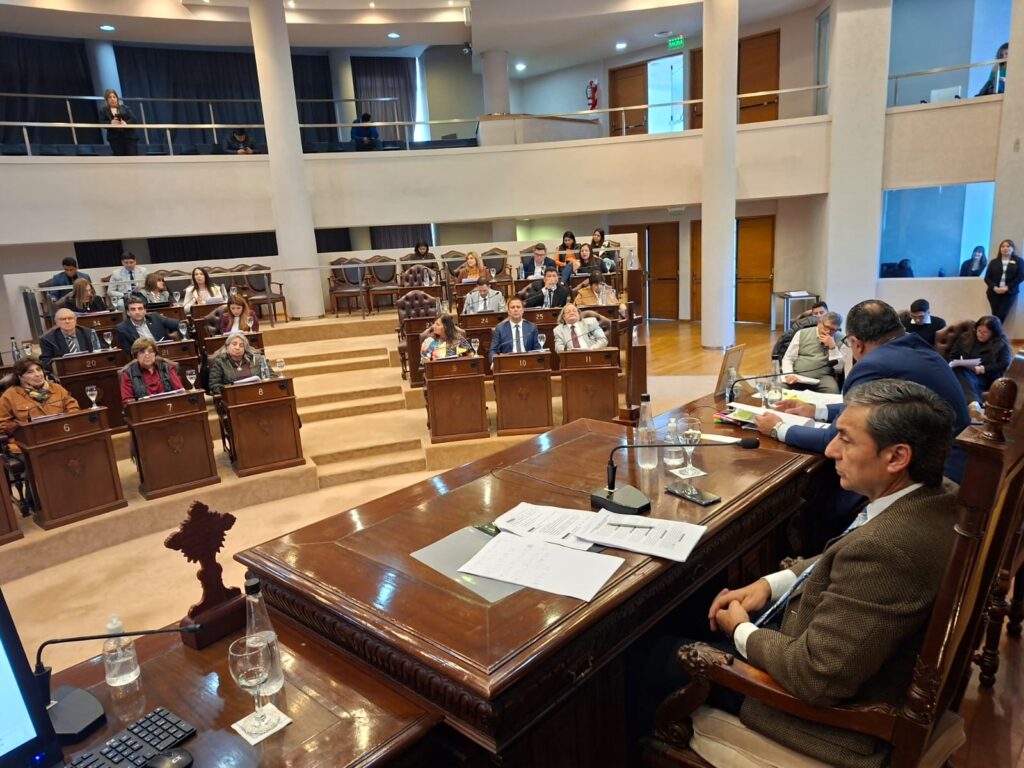 En el Día de la Industria, la Legislatura destaca la apertura de fábricas y la generación de empleos genuinos
