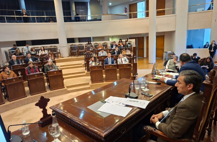En el Día de la Industria, la Legislatura destaca la apertura de fábricas y la generación de empleos genuinos