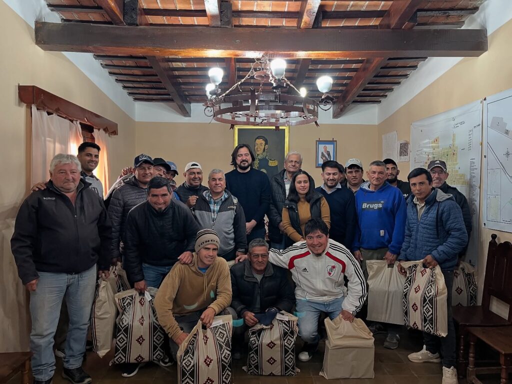Entrega de indumentaria de trabajo
