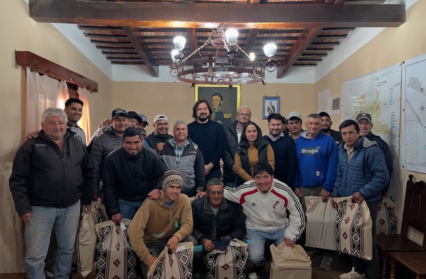Entrega de indumentaria de trabajo