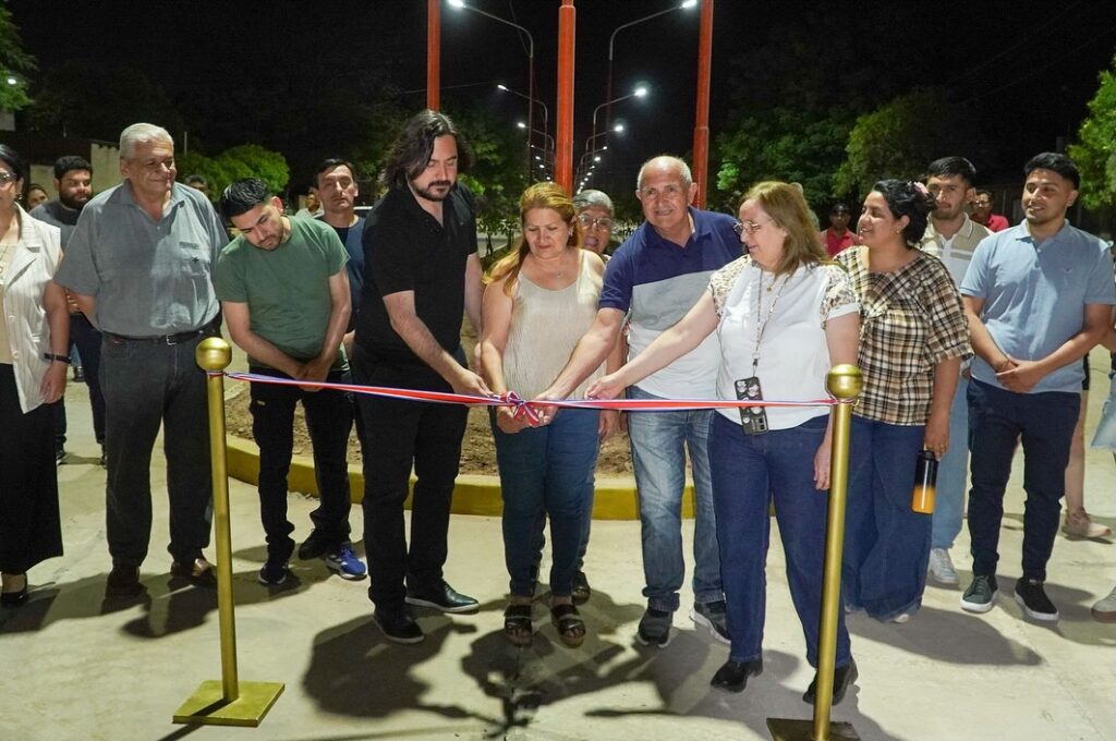 Inauguración de Iluminación y Pavimentación en Av. Juan Domingo Perón Inauguración de Iluminación y Pavimentación en Av. Juan Domingo Perón