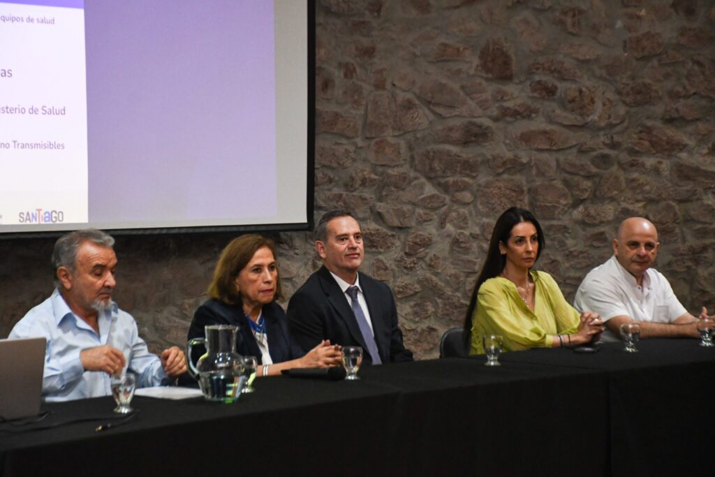 Santiago lanzó oficialmente la Estrategia HEARTS para fortalecer el control de la hipertensión Santiago lanzó oficialmente la Estrategia HEARTS para fortalecer el control de la hipertensión