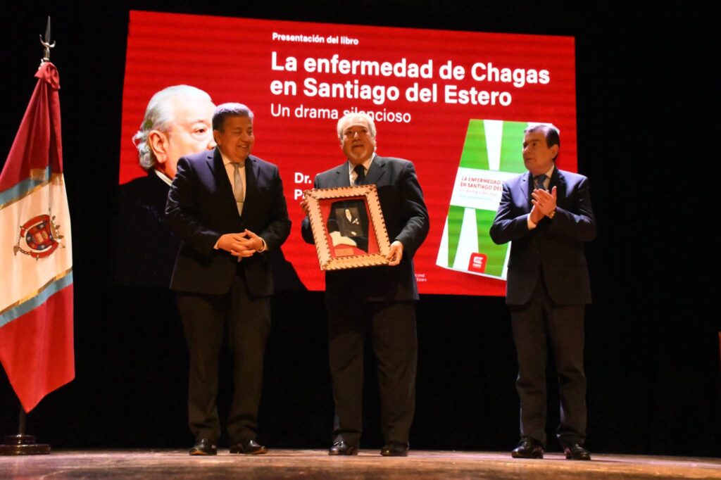 Con la presencia del gobernador Zamora se presentó en la Unse el libro “La enfermedad de Chagas en Santiago del Estero. Un drama silencioso” Con la presencia del gobernador Zamora se presentó en la Unse el libro “La enfermedad de Chagas en Santiago del Estero. Un drama silencioso”