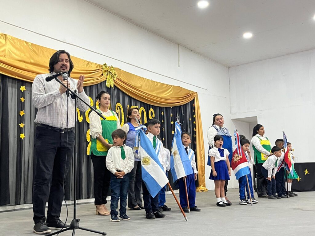 Felicitaciones a los egresados 2025 de los Jardines de Infantes Municipales “Mi Nuevo Mundo” y “Topo Gigio” Felicitaciones a los egresados 2025 de los Jardines de Infantes Municipales “Mi Nuevo Mundo” y “Topo Gigio”