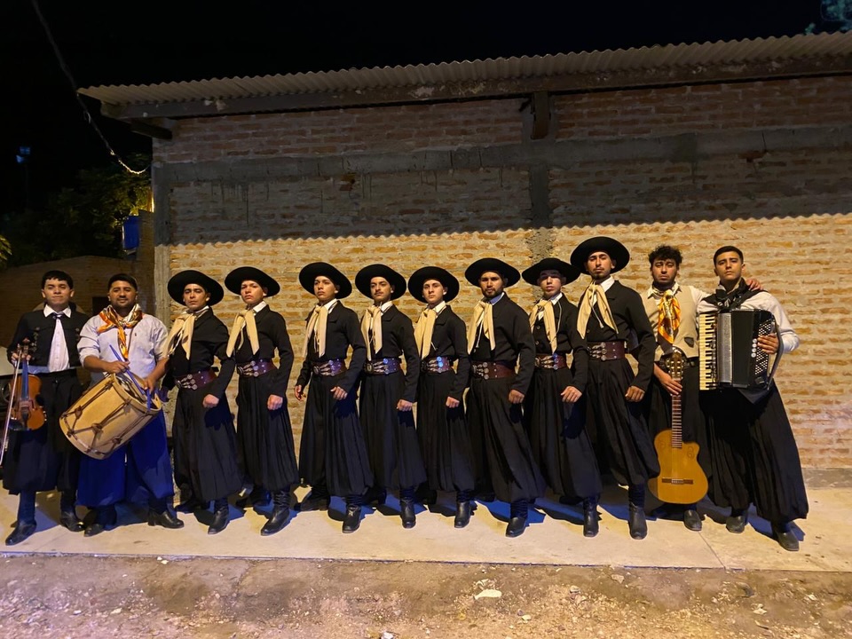 Felicitaciones al Conjunto de Malambo “El Hachero” Felicitaciones al Conjunto de Malambo “El Hachero”