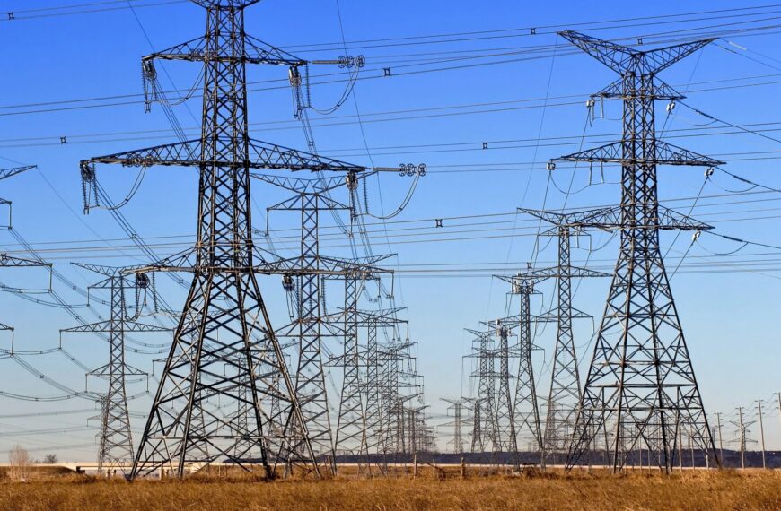 El Gobierno de la provincia anuncia la reducción del 40% en las facturas de la luz para usuarios residenciales