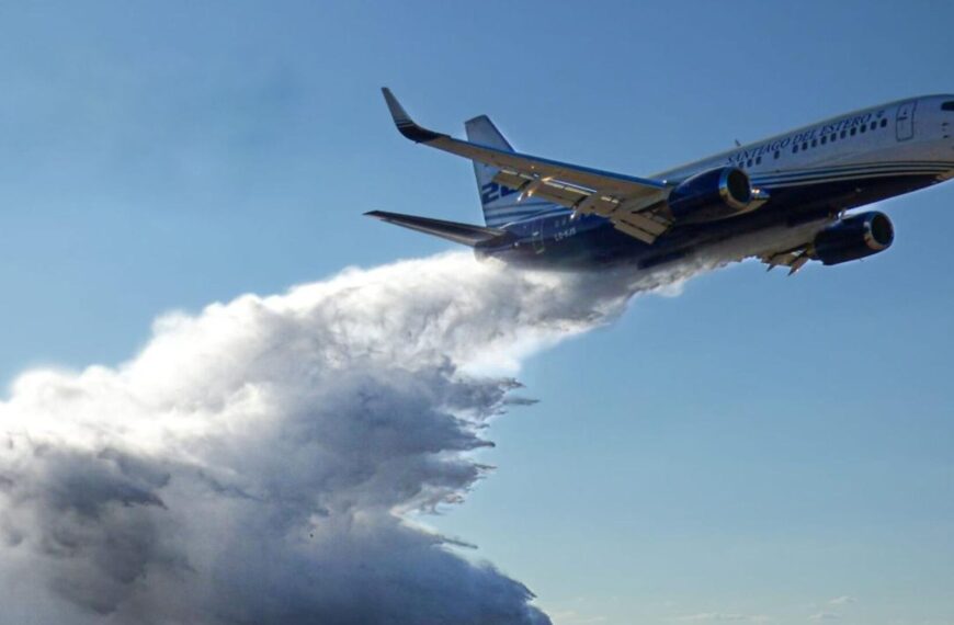 Santiago del Estero envía el avión hidrante Boeing 737 para ayudar a combatir el fuego en Chubut