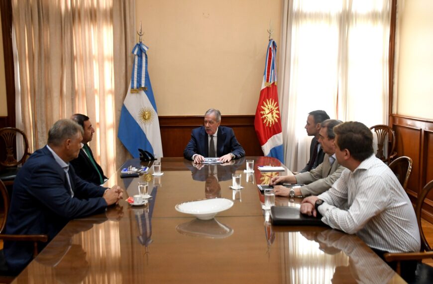El Gobernador encabezó una reunión sobre la situación climática provincial