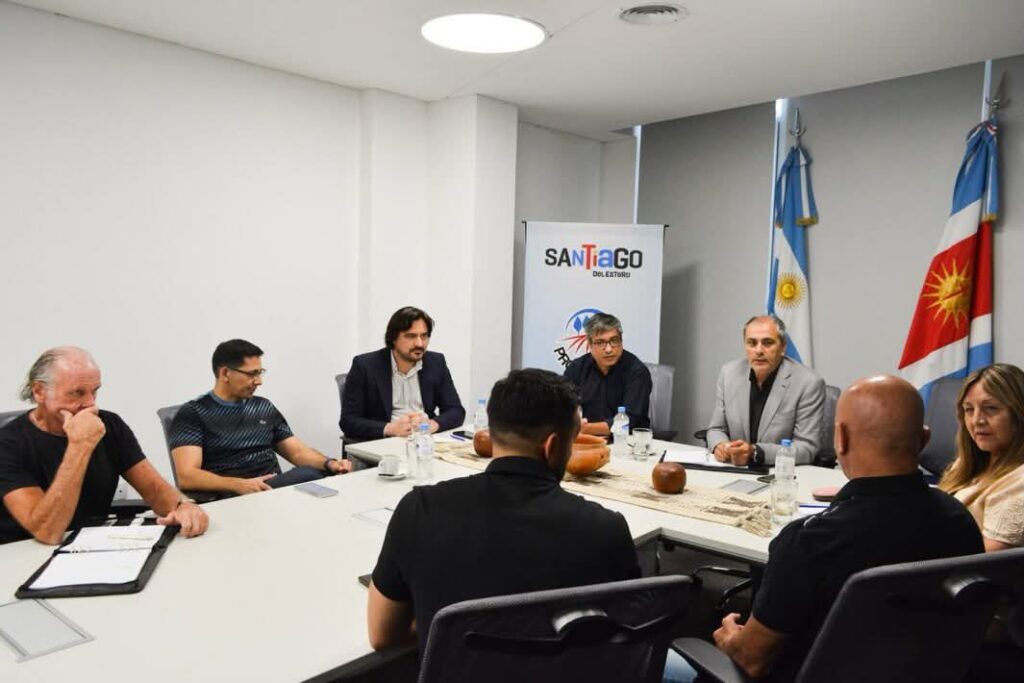 El intendente Felipe Cisneros participó de una reunión en el marco del proyecto del Frigorífico Monte S.A.S. El intendente Felipe Cisneros participó de una reunión en el marco del proyecto del Frigorífico Monte S.A.S.