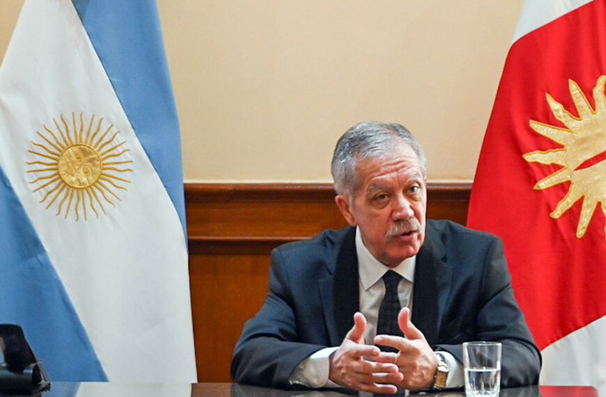 El Gobernador Elías Suárez anunció un aumento salarial del 42,4% y confirmó la continuación de los bonos para la administración pública