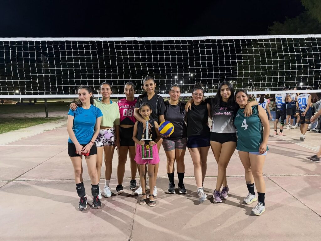 Vóley libre en la Plaza Bicentenario Vóley libre en la Plaza Bicentenario