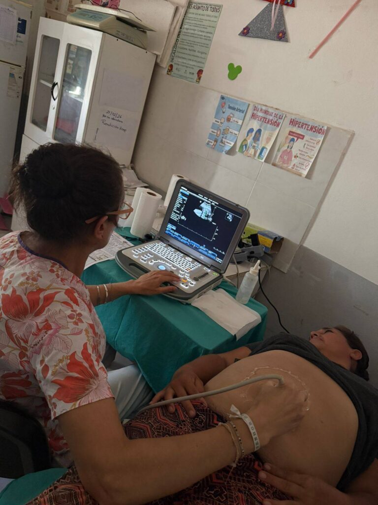 Atención médica para vecinos de Monte Quemado