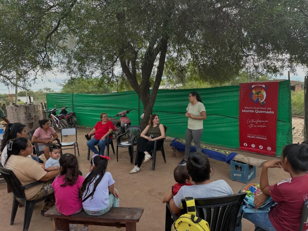 Taller sobre acceso a derechos en el Barrio Vinalar