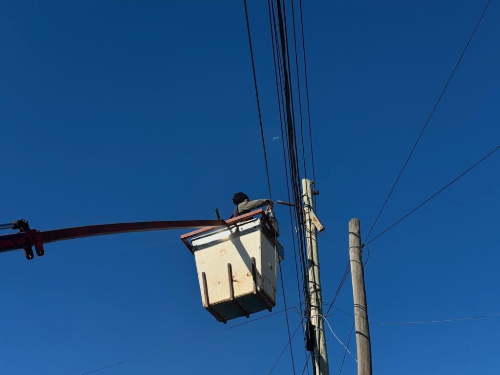 Monte Quemado avanza con obras concretas: nueva iluminación LED en calle Mitre Monte Quemado avanza con obras concretas: nueva iluminación LED en calle Mitre