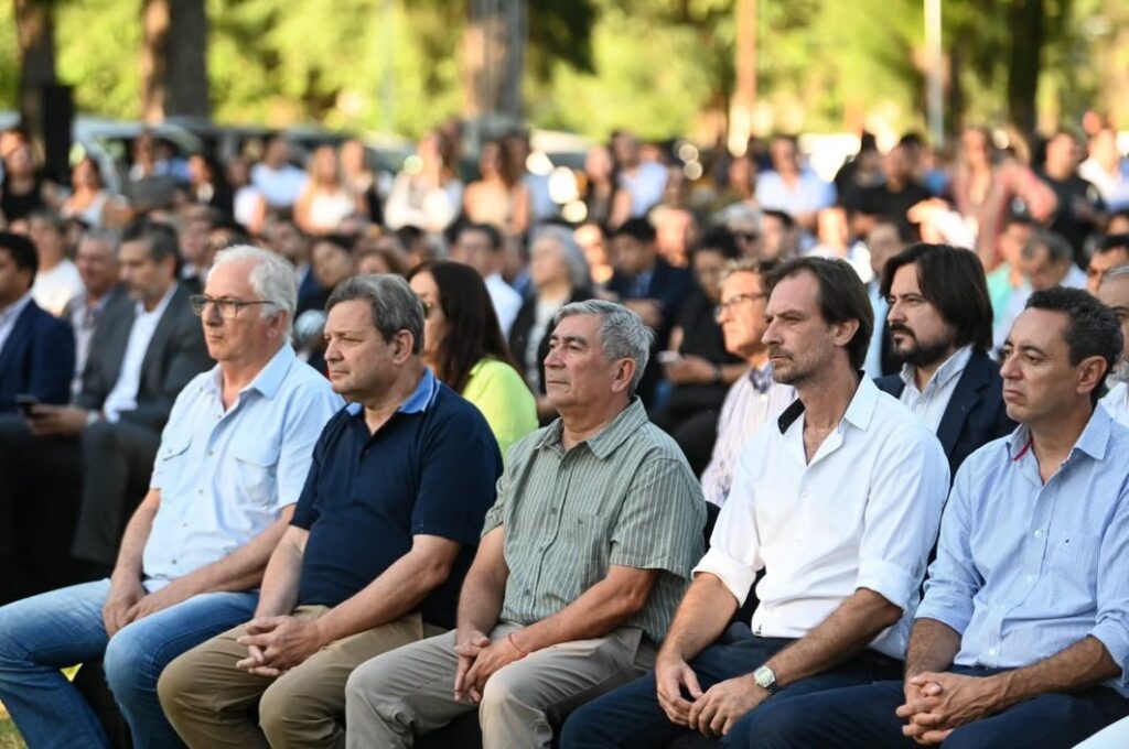 Entrega de maquinaria a la Agencia de Desarrollo