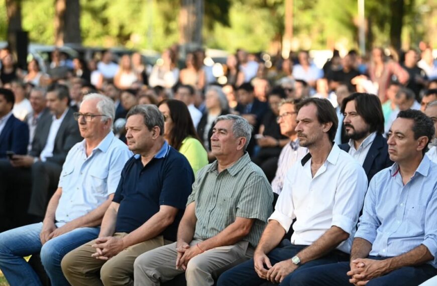 Entrega de maquinaria a la Agencia de Desarrollo