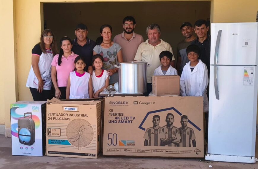Entrega de mobiliario a escuelas rurales de Monte Quemado