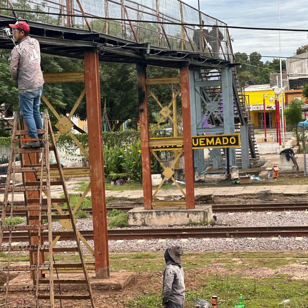 Avanzan las obras de mejoramiento integral en la pasarela peatonal del FFCC General Belgrano