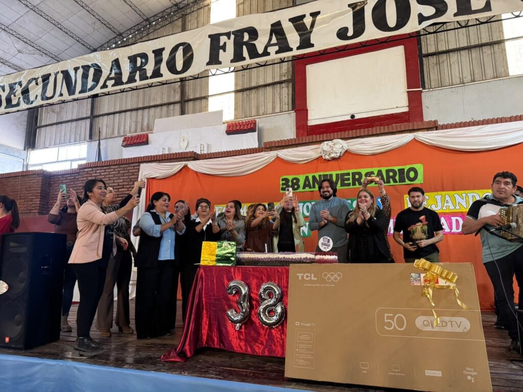 Feliz 38° Aniversario, Colegio Fray José Genesio Baldan Feliz 38° Aniversario, Colegio Fray José Genesio Baldan