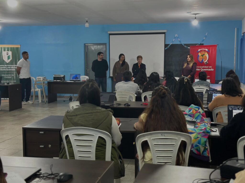 Entregaron certificados a quienes participaron del taller: “ARMADO DE CV” Entregaron certificados a quienes participaron del taller: “ARMADO DE CV”