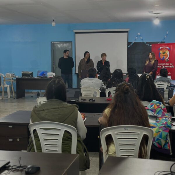 Entregaron certificados a quienes participaron del taller: “ARMADO DE CV”