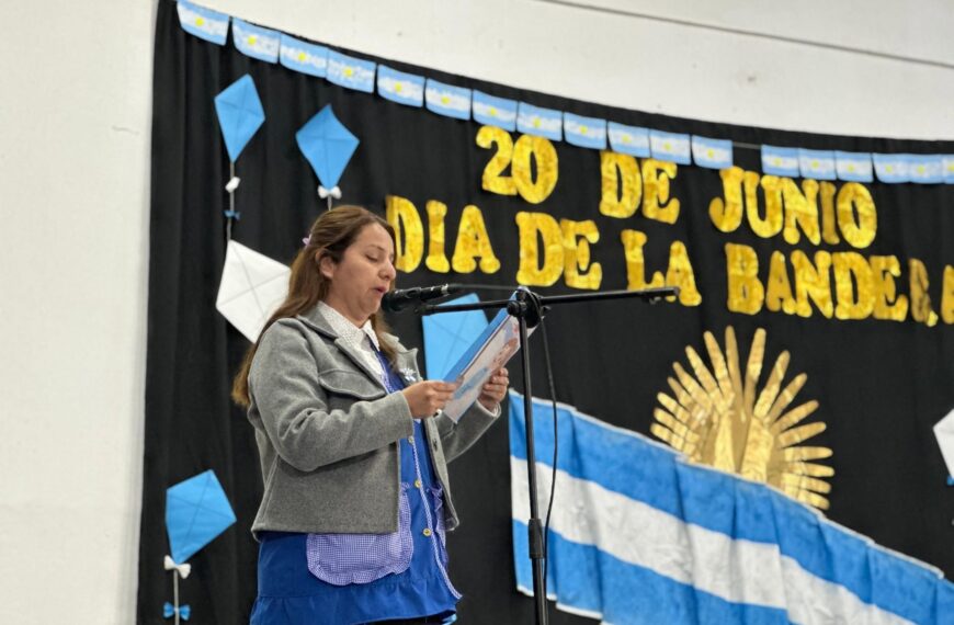 Los jardines municipales celebraron el Día de la Bandera