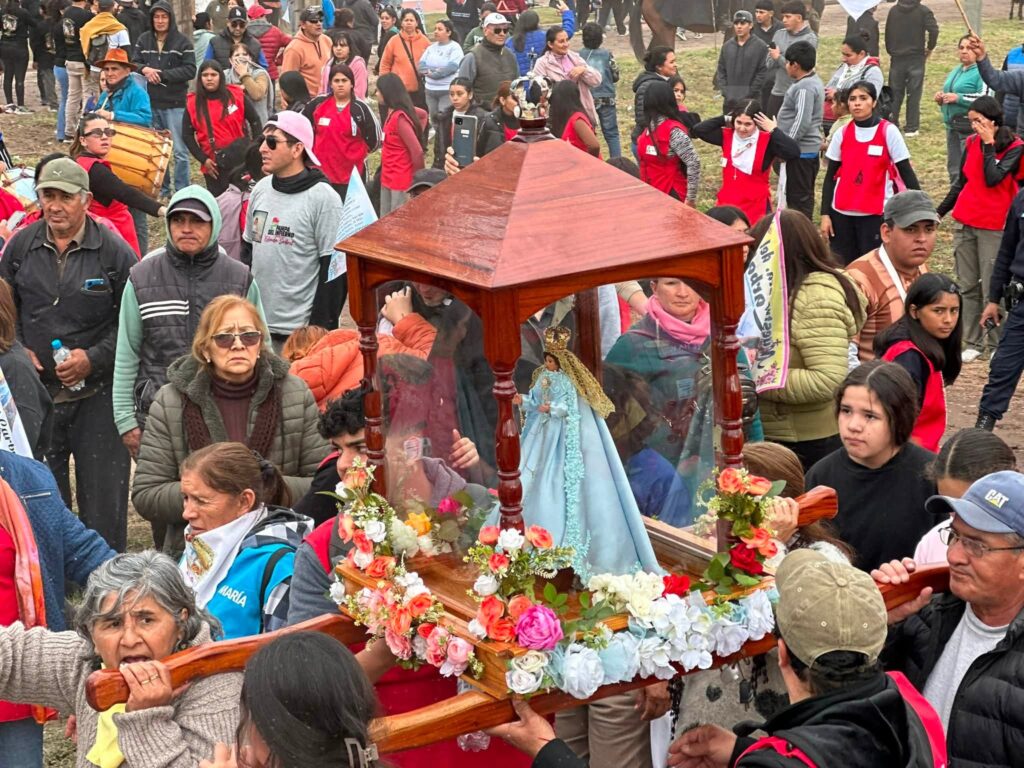 La comunidad acompañó la tradicional Procesión de la Virgen del Carballo La comunidad acompañó la tradicional Procesión de la Virgen del Carballo